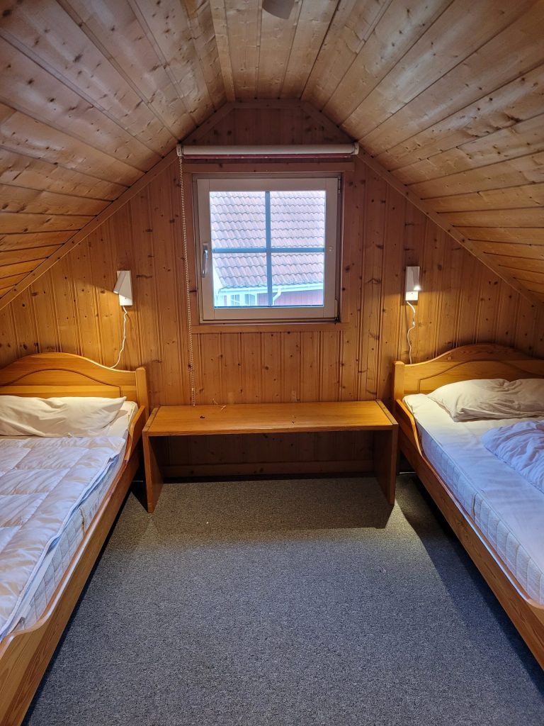 Innenaufnahme vom Ferienhaus Seebrise, Schlafzimmer mit zwei Einzelbetten.