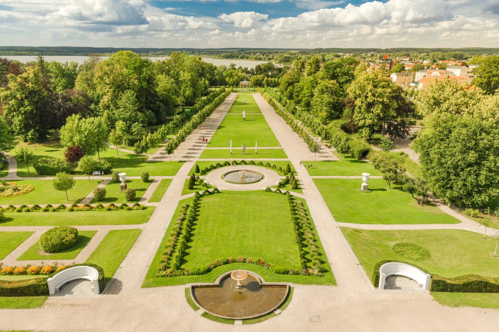 Luftaufnahme des Schlossgartens in Neustrelitz.